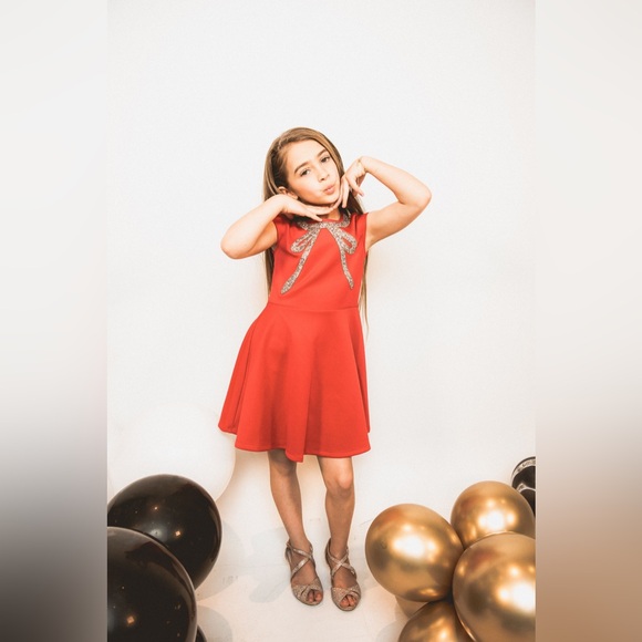 Christmas Red Dress with a little frosting β€οΈπππ
- Picture 2 of 6